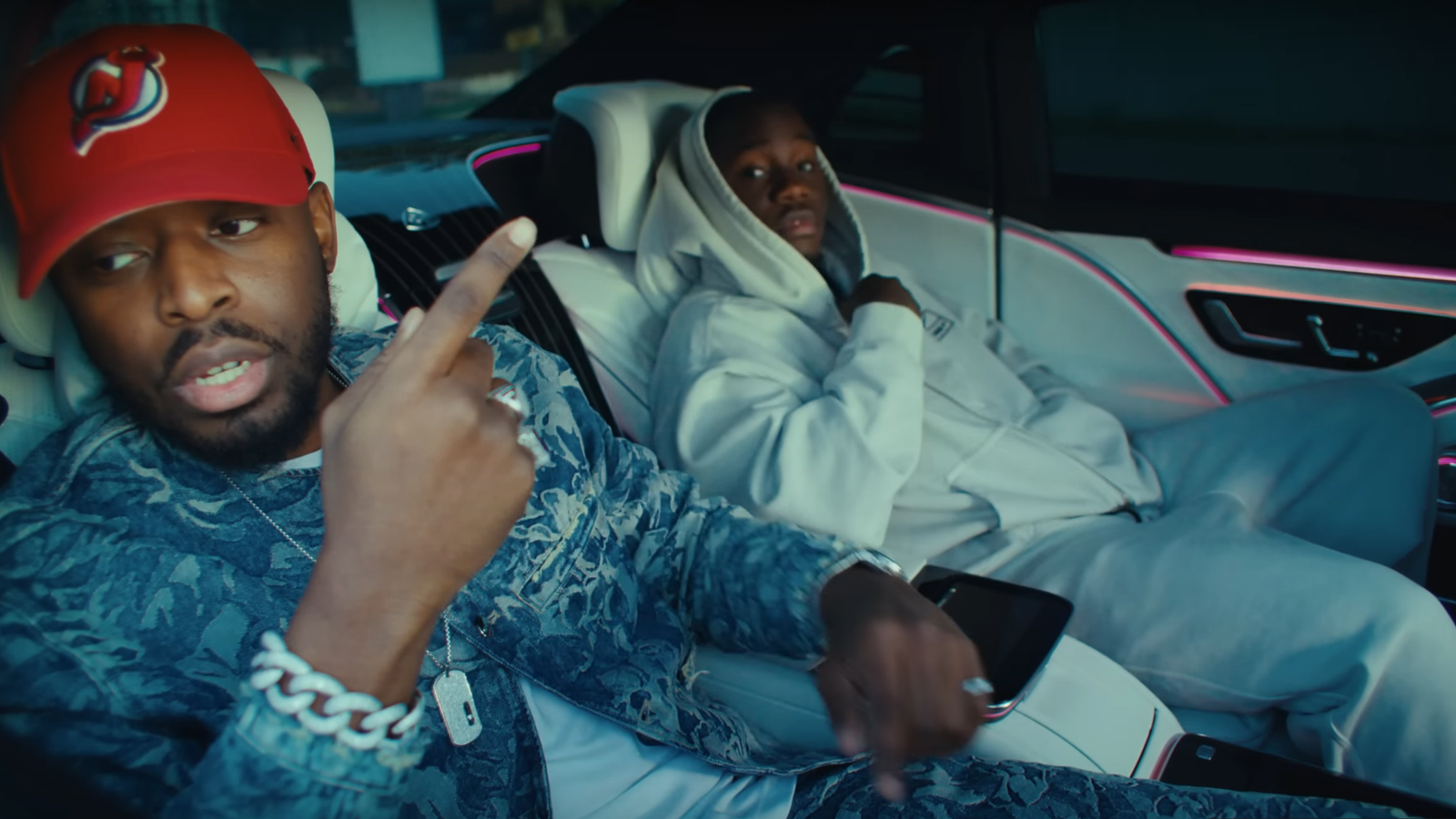 Jungeli – Evidemment feat. Dadju (Clip officiel)
